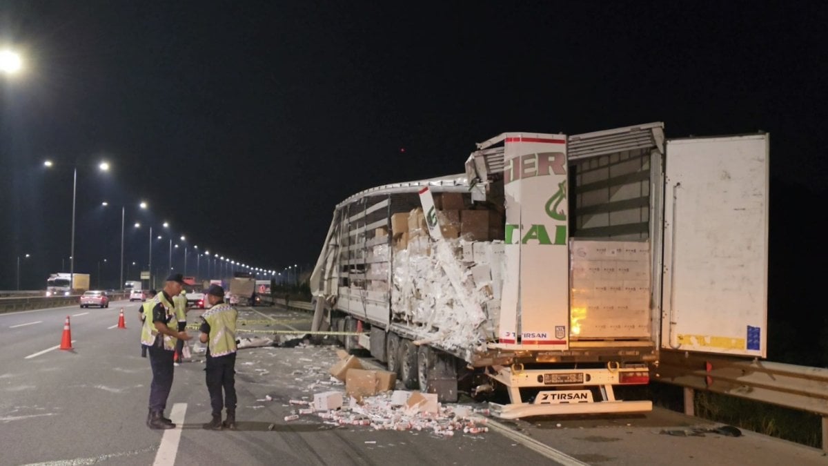 İstanbul Beykoz’da hafriyat kamyonu tıra çarptı: 1 ölü