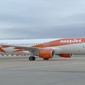 otelde ciplak dolasan pilot gorevden uzaklastirildi Yygn2KXb