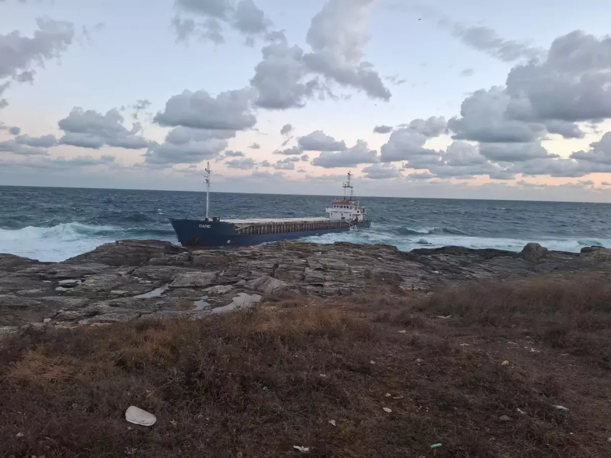 kefkende gemi karaya oturdu UDAb5W6Y