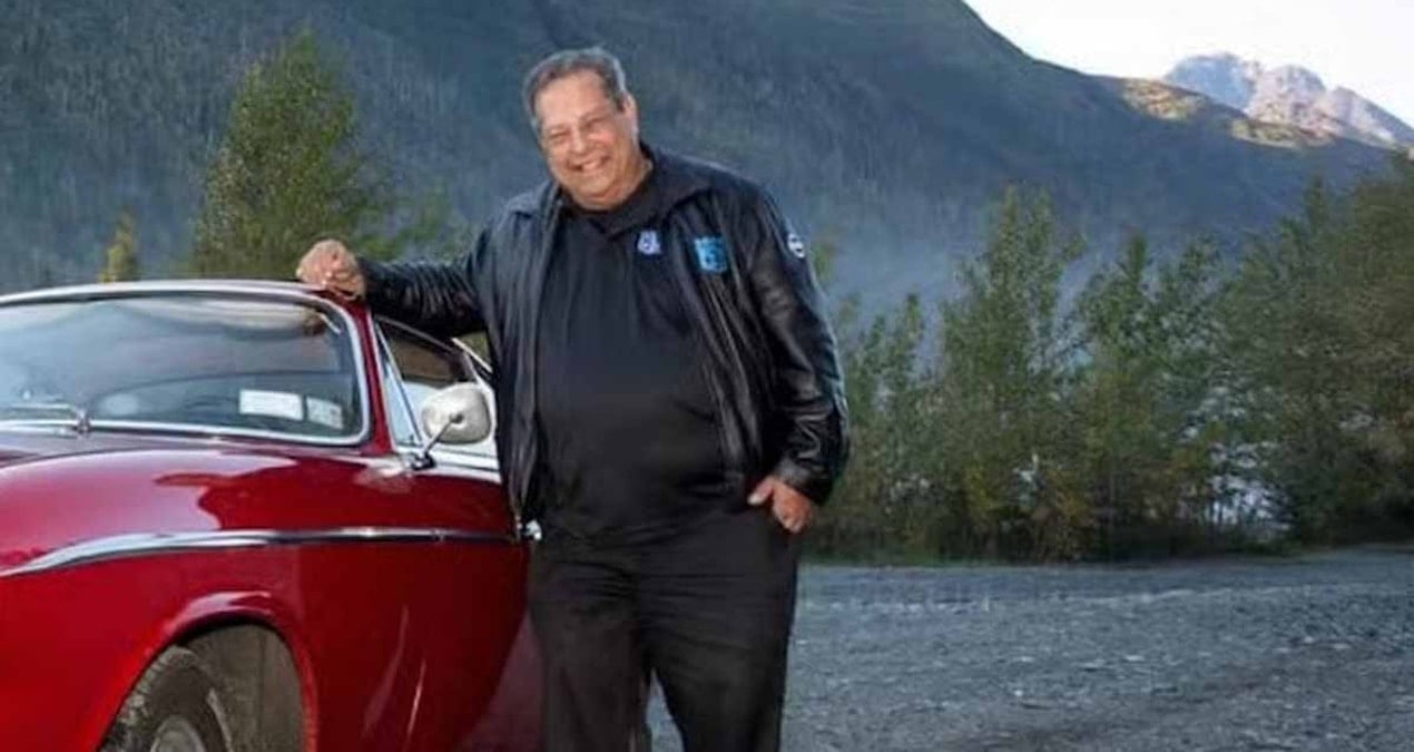 oyle bir yol yapti ki tarihin en yuksek kilometreye sahip arabasi unvanini aldi bu aya 7 kez gidip gelmek demek OPHWRrEL