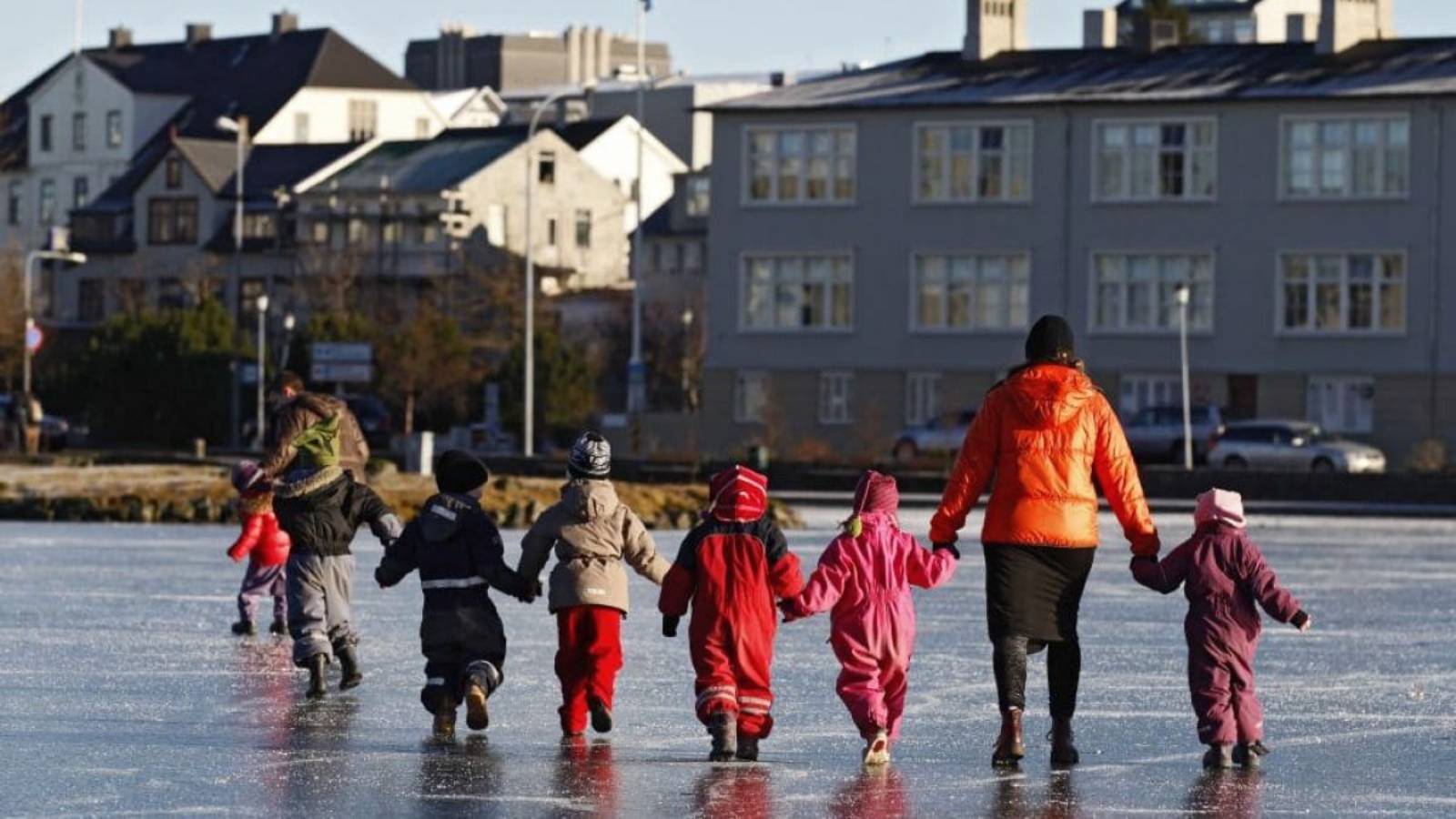 yaz tatilini kisaltma tartismasi onergeye gore izlandada ogrenciler kac gun tatil yapacak p41AdHCE