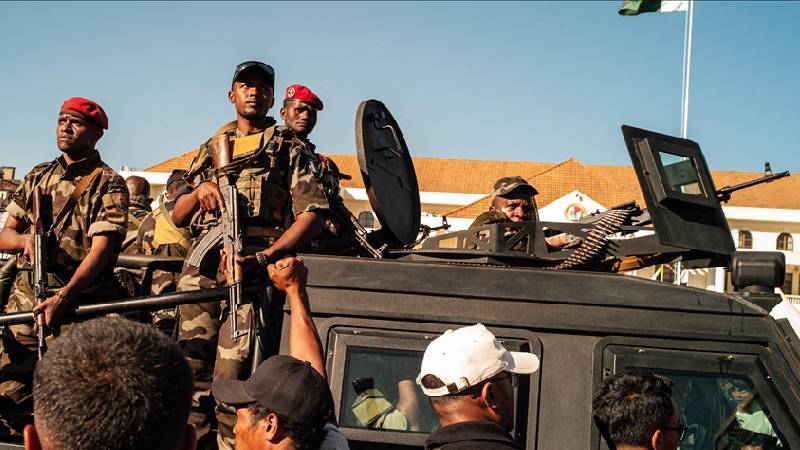 cumhurbaskani kacmisti madagaskarda ordu yonetime el koydu pHlszABq.jpg