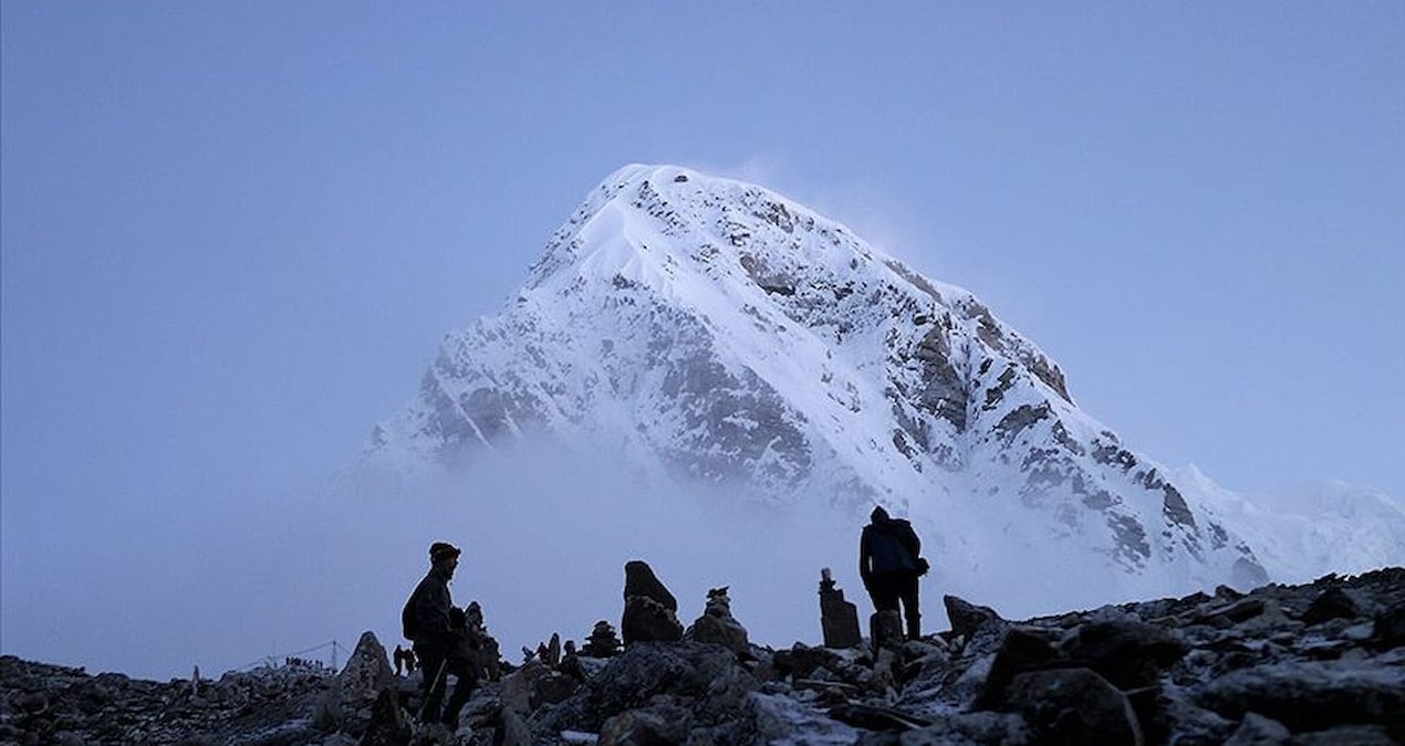 everest daginda bin kisi mahsur kaldi TG8iPE9Z