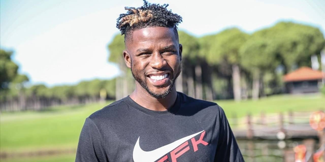 bir zamanlar super ligde oynuyordu unlu futbolcuya avmde silahli tehdit j7GpI4Ua.jpg