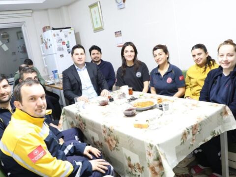 Sağlık Müdürü 112 Ekipleriyle Sahurda Buluştu