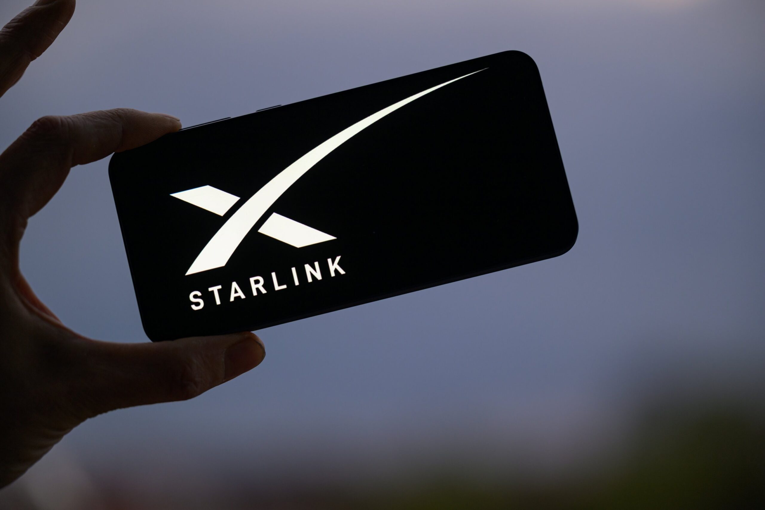 Eski İsrail Başbakanı: İran’a gizlice Starlink soktuk