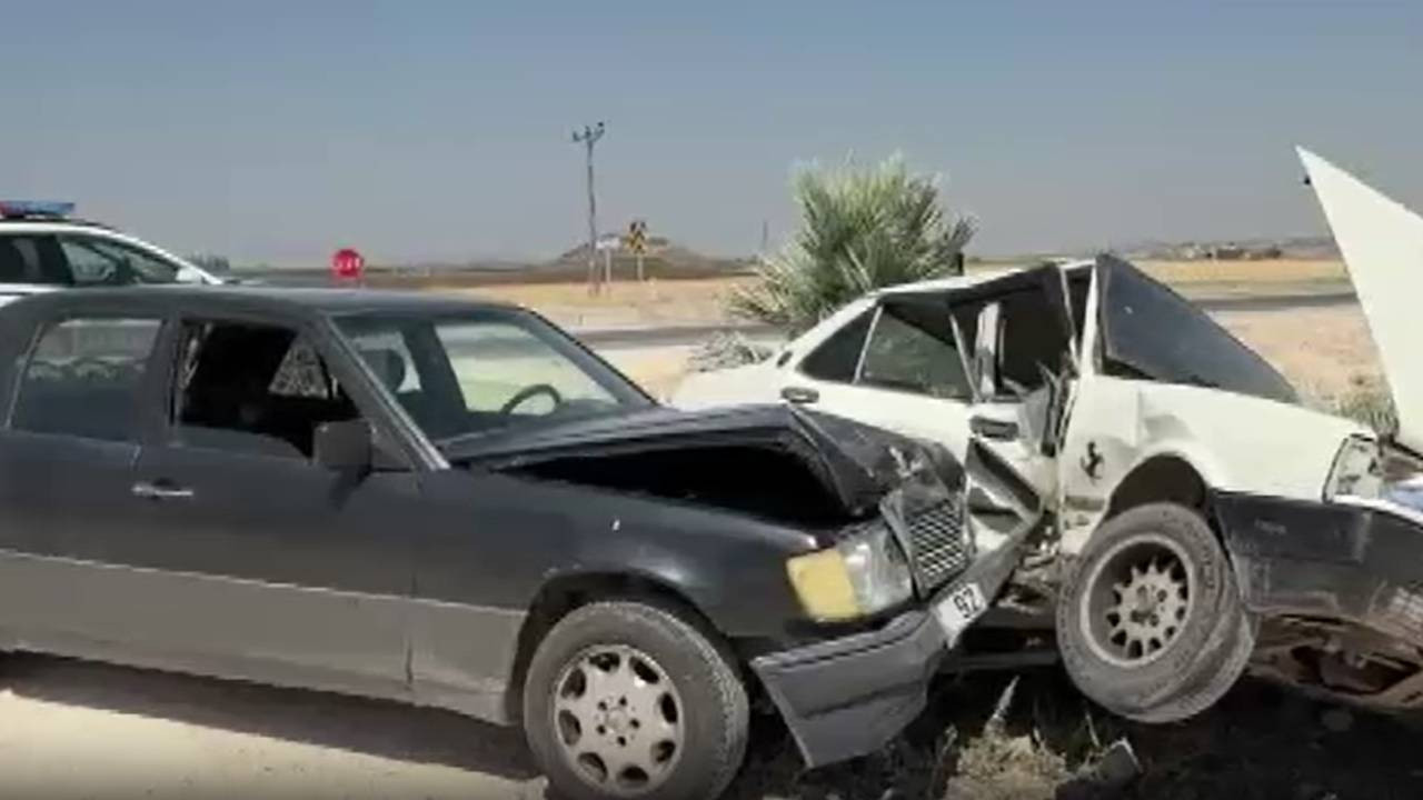 Hatay’da korkunç kaza: İki otomobil kavşakta çarpıştı, yaralılar var Haber gorseli