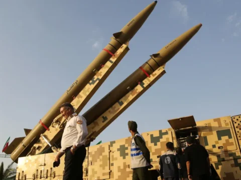 Sessizlik patlamalarla bozuldu iran saldiri baslatti 8E4Tm82R